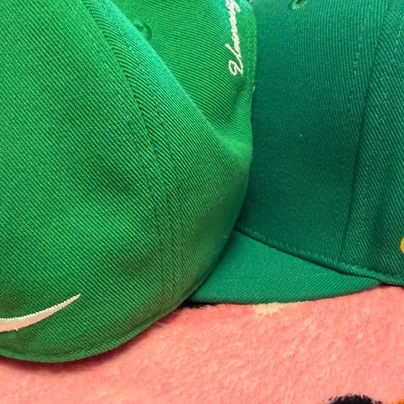 2 Nike Oregon Duck hats - Picture 2 of 6